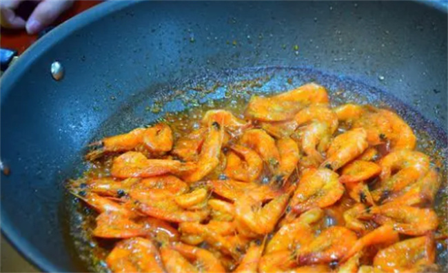 大虾别只会白灼了 教你做鲜香入味的油焖大虾 做法简单 超好吃