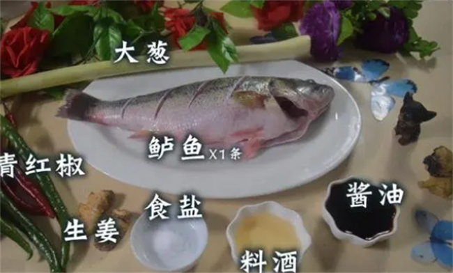 爱吃鲈鱼的一定要收藏 教你做美味下饭的清蒸鲈鱼 好吃极了
