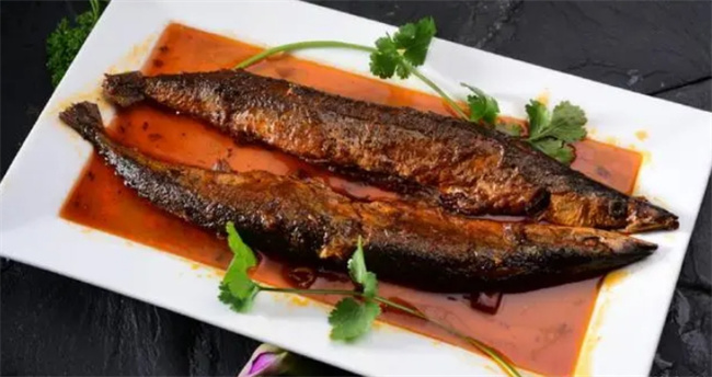 秋刀鱼这样做才好吃，跟着这做法，新手都能做出饭店大厨的味道！