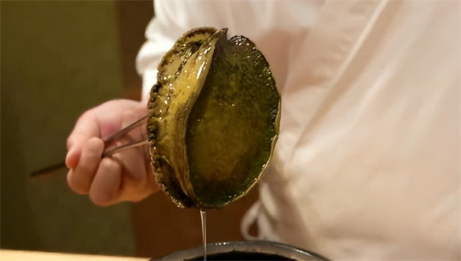 鲍鱼尾部是黄还是有毒的便便  为什么日本人喜欢吃 中 图