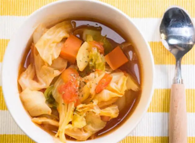 “减肥蔬菜汤”低热量白天吃多了晚上喝一碗美味又掉秤