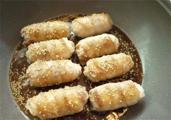 大厨分享肉卷饭团烧的家常做法 荤素搭配 营养美味 做法特简单