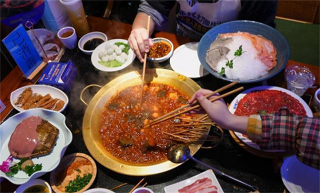 ​经常吃火锅的危害 长期吃火锅对身体有什么影响图1