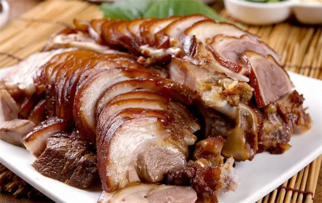这样卤猪头肉配方简单 比饭店正宗 肥而不腻味道香