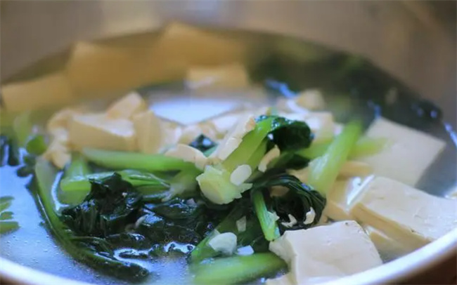 韭菜炖豆腐入口即化 香嫩爽滑 两块豆腐配米饭 超下饭