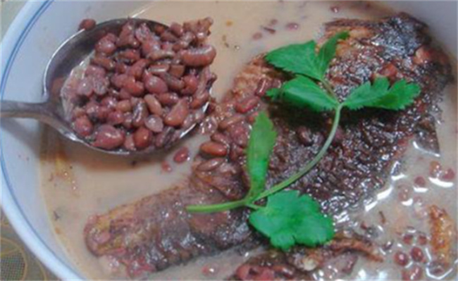 红鲤鱼红豆汤偏方怎么做 鲤鱼红豆汤的功效与作用