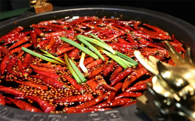 火锅里的辣椒可以吃吗 火锅里的辣椒吃了有什么后果
