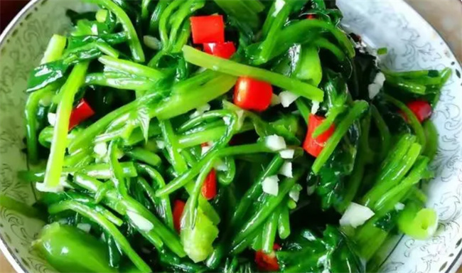 冬天 大鱼大肉吃腻了 试试这六道绿叶菜 做法简单 营养美味