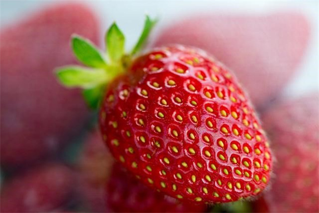 五种以草莓为原料的甜品做法：味道鲜甜美味 色彩艳丽(以图1
