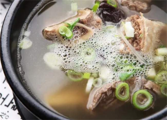 海带筒骨汤怎么做鲜美可口 步骤简单 完成一道美味(海带