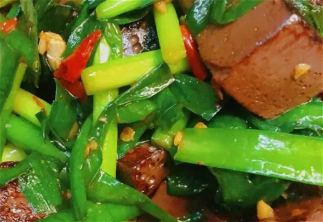 韭菜的简单烹饪方法 美味十足 补血养气 营养丰富(韭菜